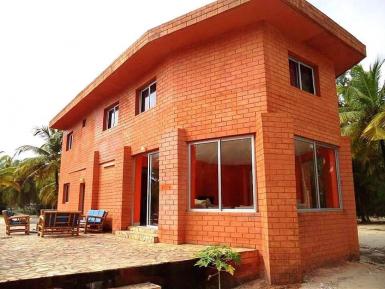Abidjan immobilier | Maison / Villa à vendre dans la zone de Assinie à 350 000 FCFA  | Abidjan-Immobilier.net