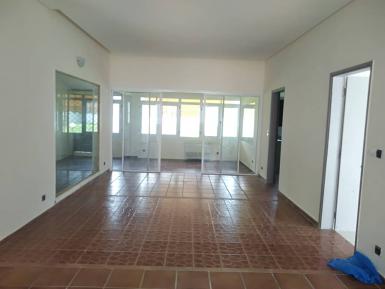 Abidjan immobilier | Maison / Villa à louer dans la zone de Cocody centre à 1 000 000 FCFA  | Abidjan-Immobilier.net