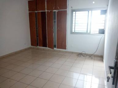 Abidjan immobilier | Appartement à louer dans la zone de Cocody centre à 300 000 FCFA  | Abidjan-Immobilier.net