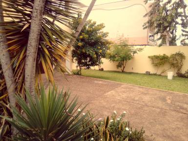 Abidjan immobilier | Bureau à louer dans la zone de Cocody-2 Plateaux à 3 000 000 FCFA  | Abidjan-Immobilier.net