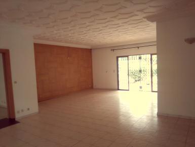 Abidjan immobilier | Maison / Villa à louer dans la zone de Cocody-2 Plateaux à 1 500 000 FCFA  | Abidjan-Immobilier.net
